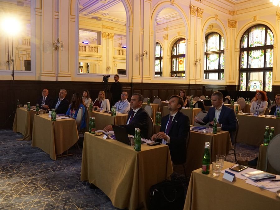 The audience in the mirrored main hall at Hotel KINGS COURT, Prague, 2026 edition of the Global Future of BPO, Shared Services & GBS Conference