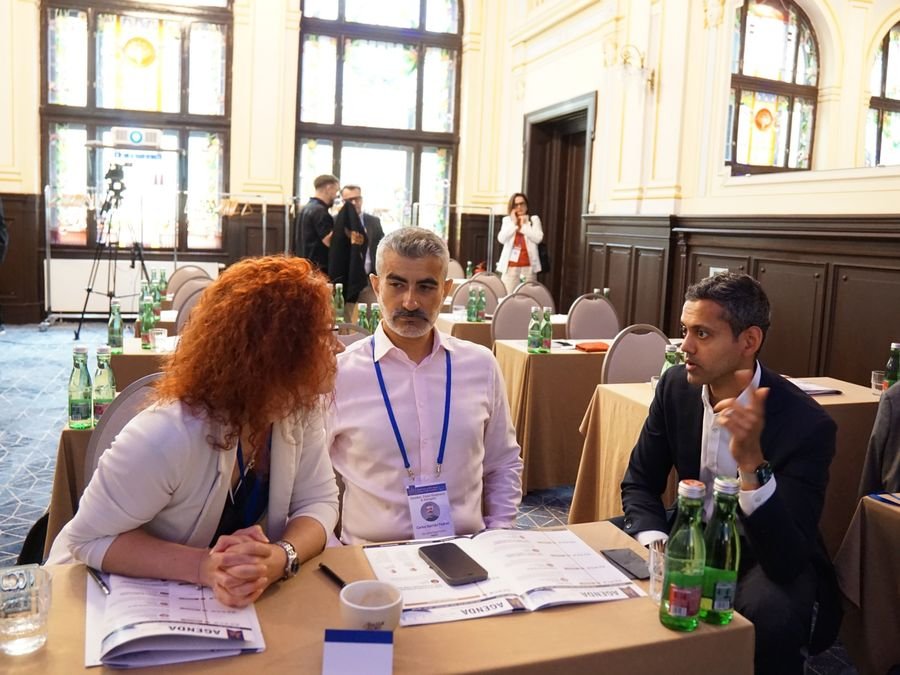 Discussion between sessions at Hotel KINGS COURT, Prague, 2026 edition of the Global Future of BPO, Shared Services & GBS Conference