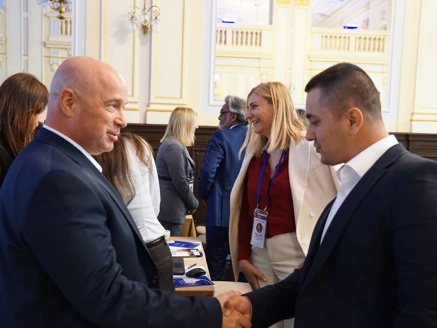 A handshake between delegates in the main hall at Hotel KINGS COURT, Prague, 2026 edition of the Global Future of BPO, Shared Services & GBS Conference